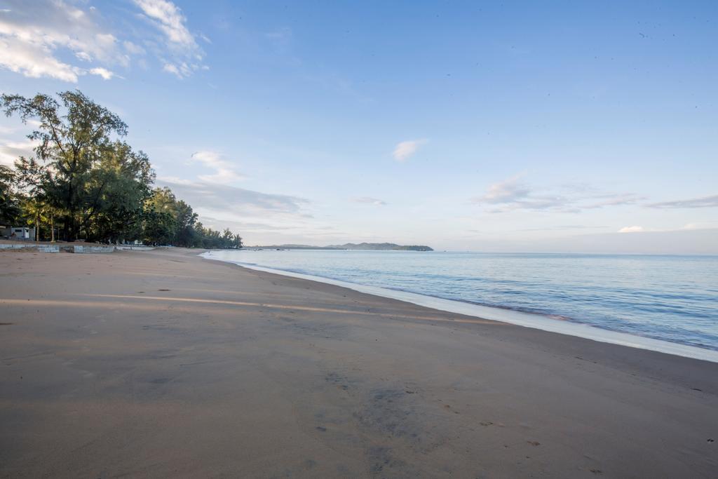 The Anda Mani Khaolak Beachfront Villas Khao Lak Exterior photo